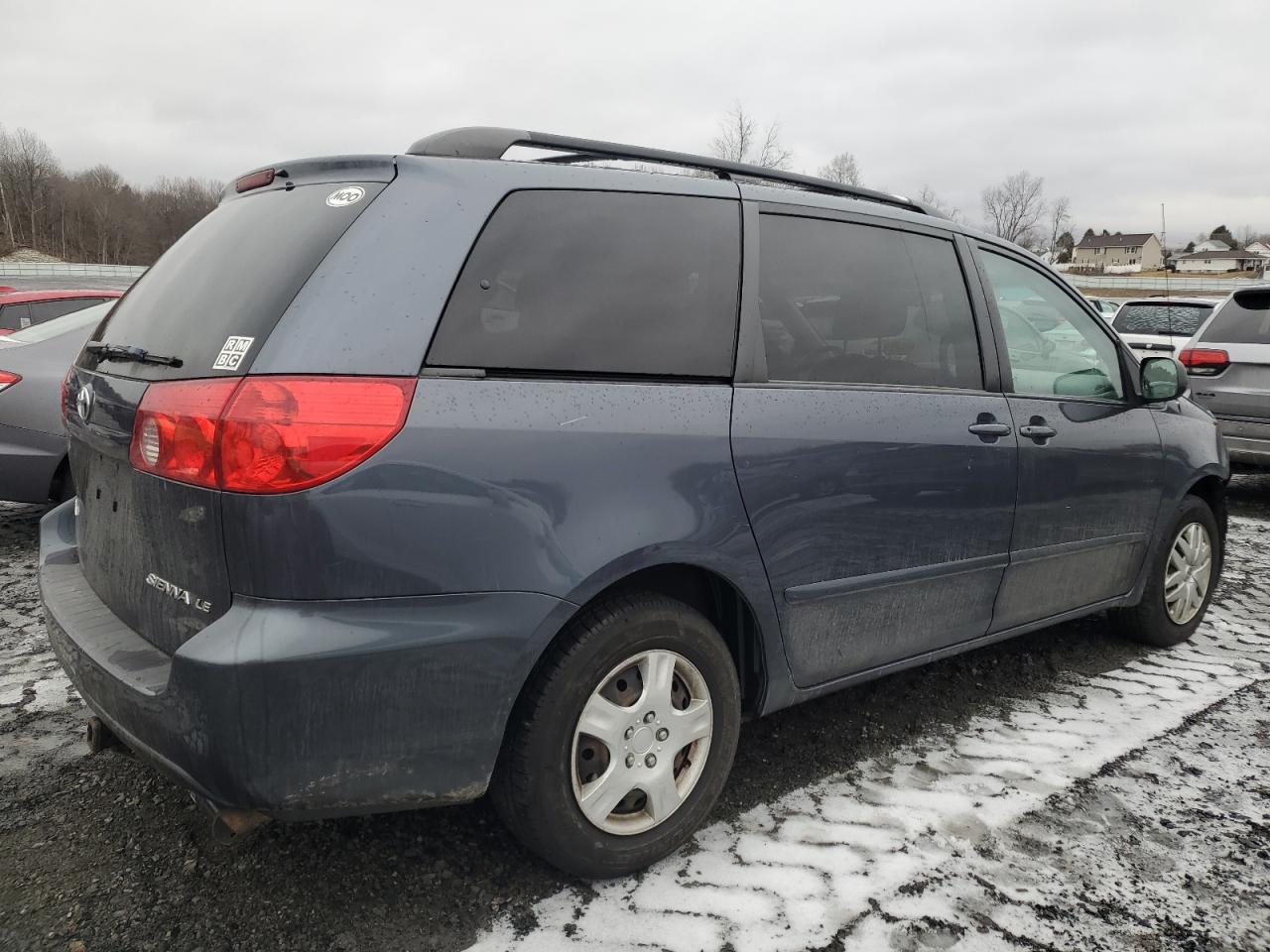 2009 Toyota Sienna - Image 3