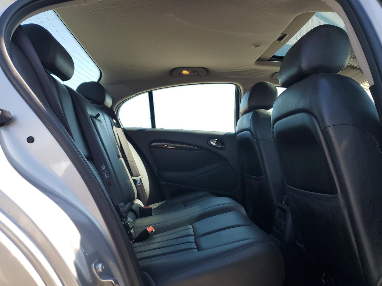 2003 Jaguar S-Type - Image 10