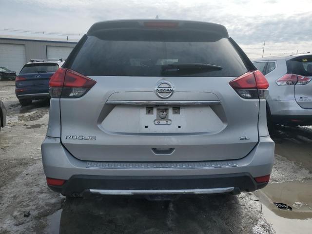  NISSAN ROGUE 2017 Srebrny