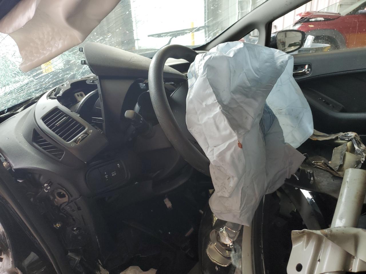 2015 Kia Forte - Image 8