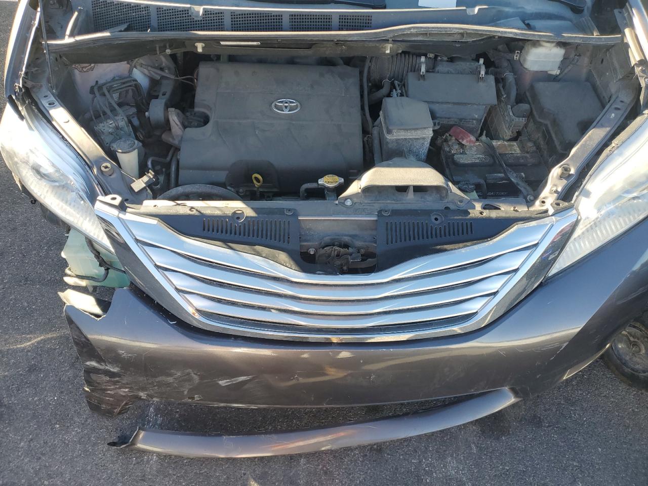 2011 Toyota Sienna - Image 12
