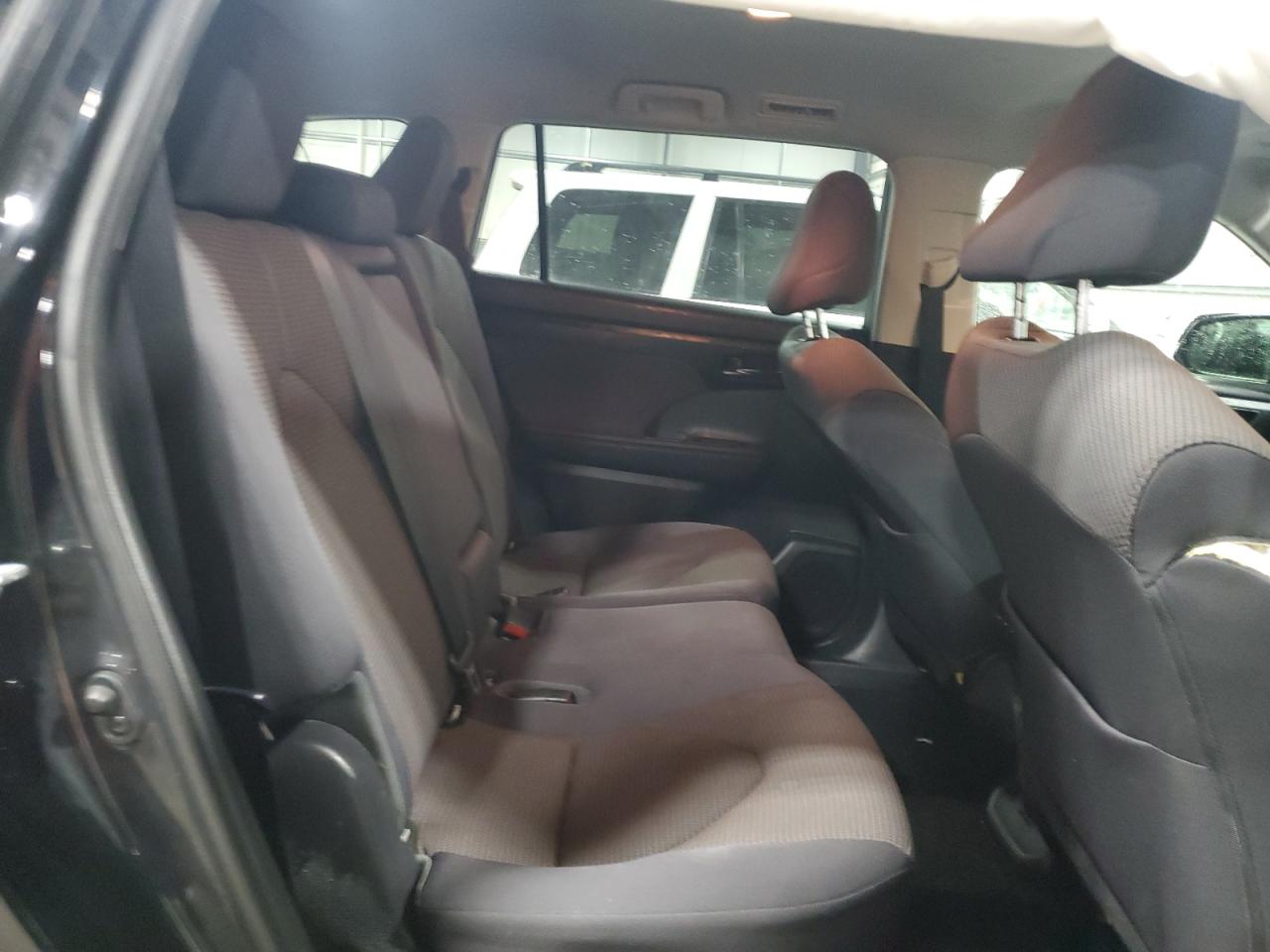 2021 Toyota Highlander - Image 12