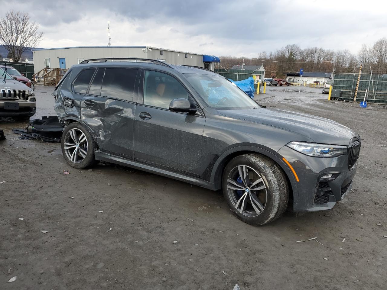 2022 BMW X7 - Image 4