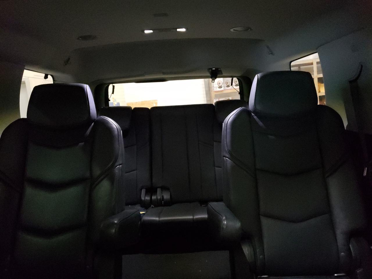 2020 Cadillac Escalade - Image 10