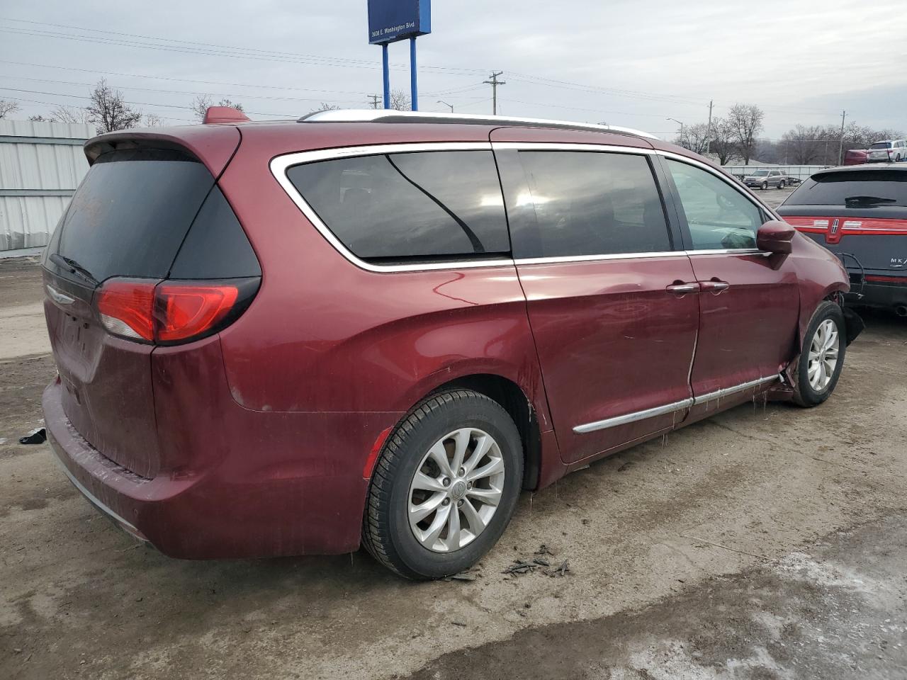 2018 Chrysler Pacifica - Image 3