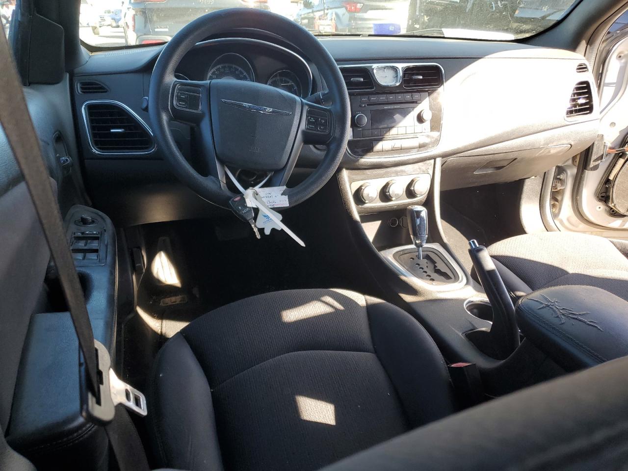 2014 Chrysler 200 - Image 8