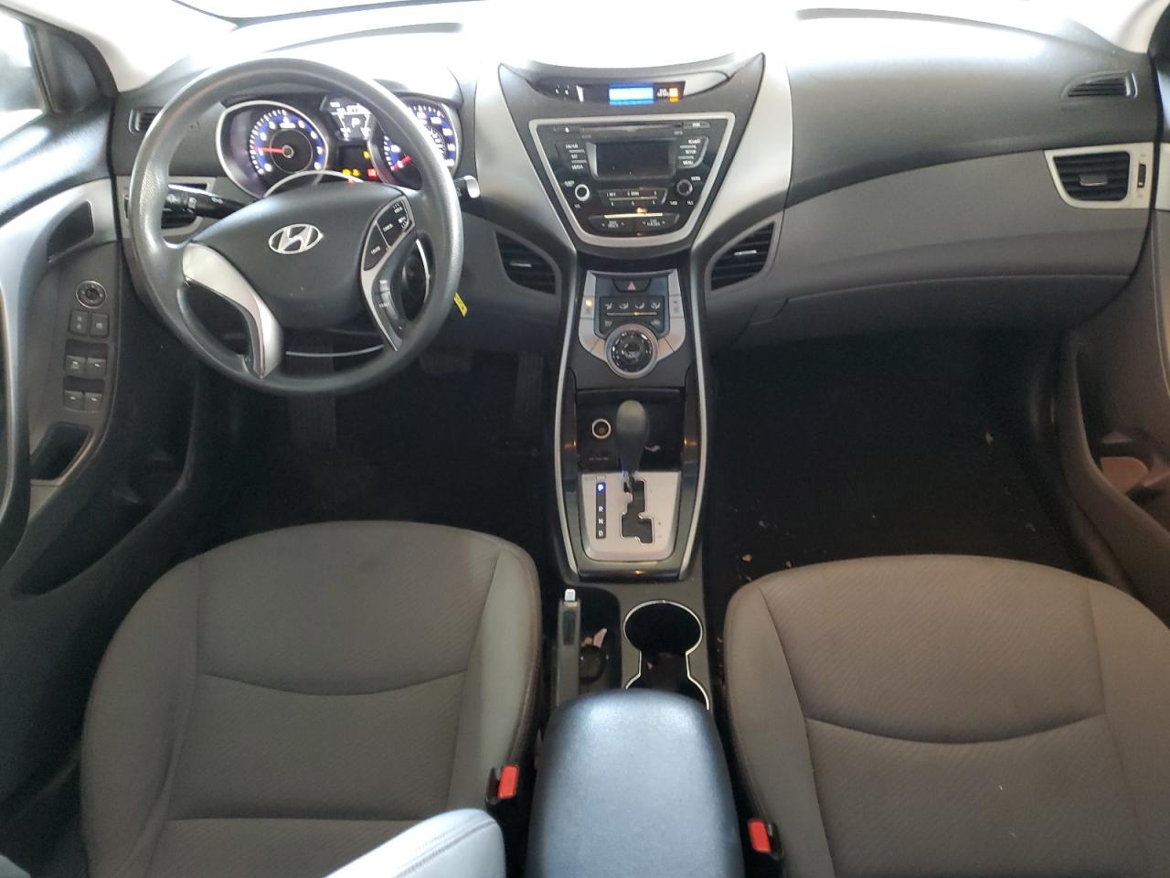 2013 Hyundai Elantra - Image 8