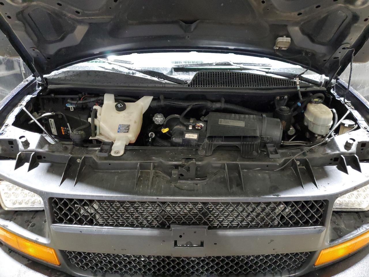 2014 Chevrolet Express - Image 12