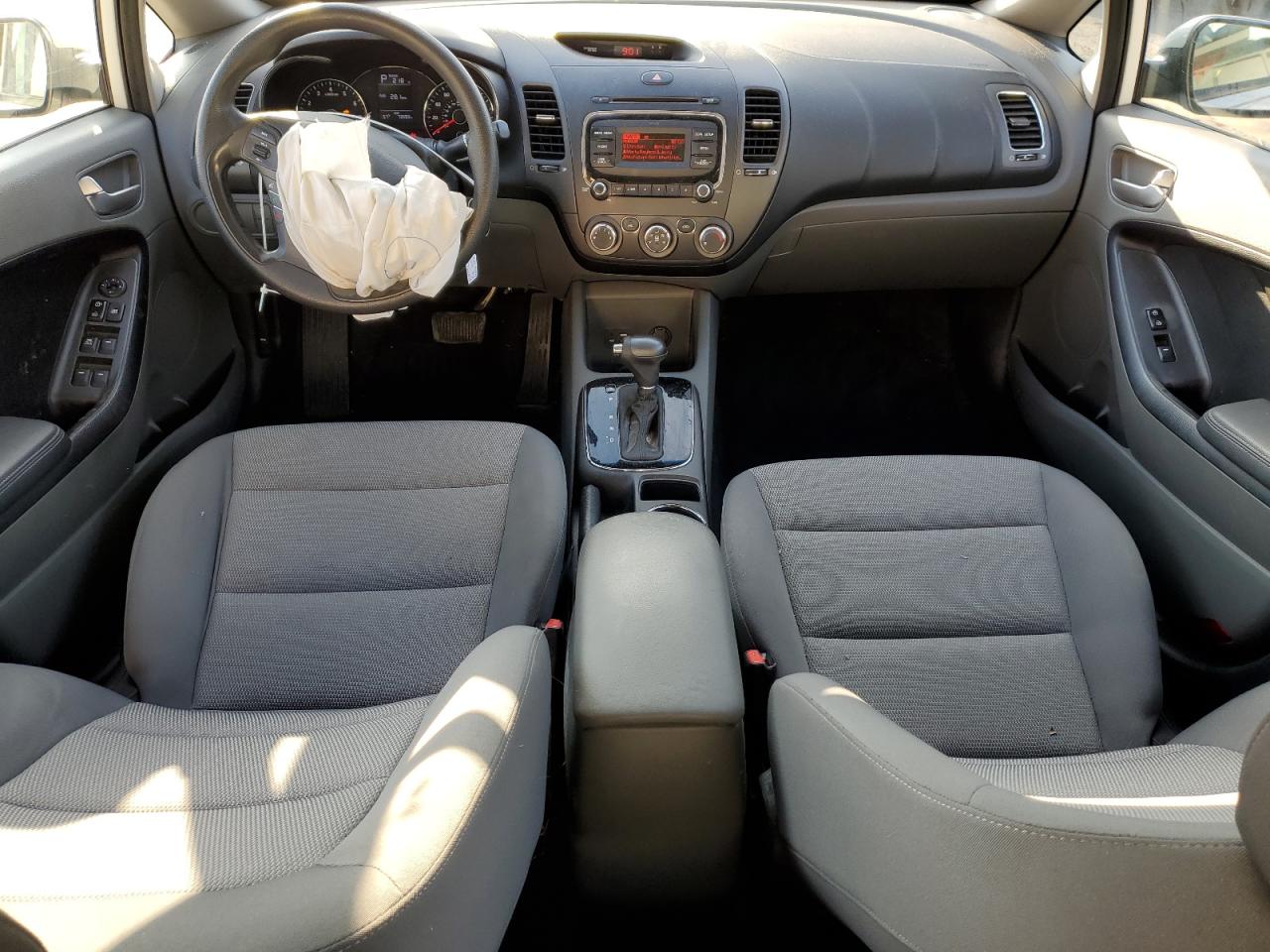 2017 Kia Forte - Image 8