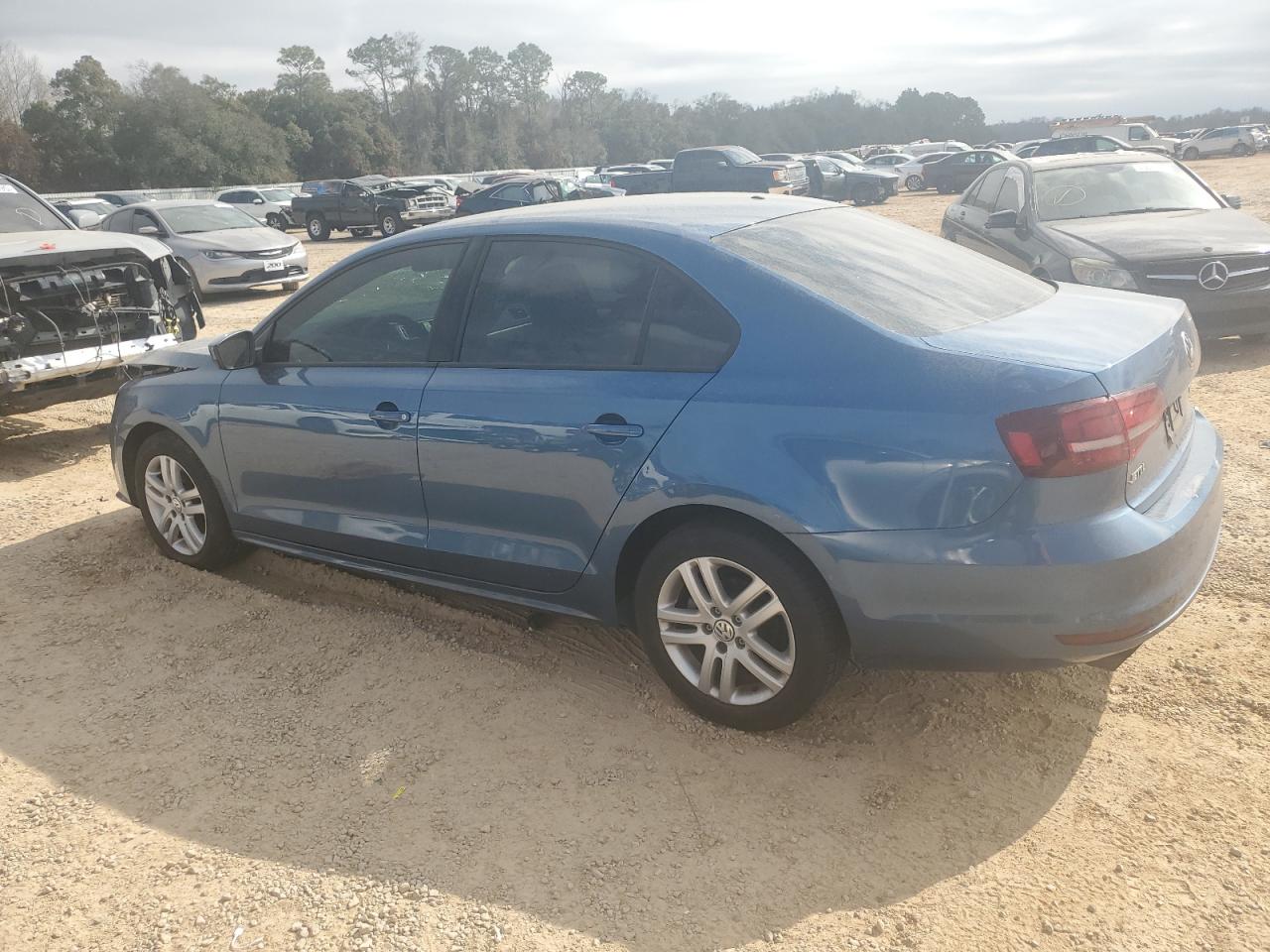 2018 Volkswagen Jetta - Image 2