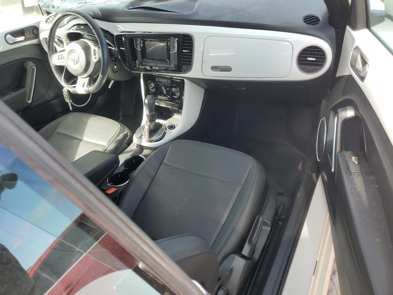 2019 Volkswagen Beetle - Image 8