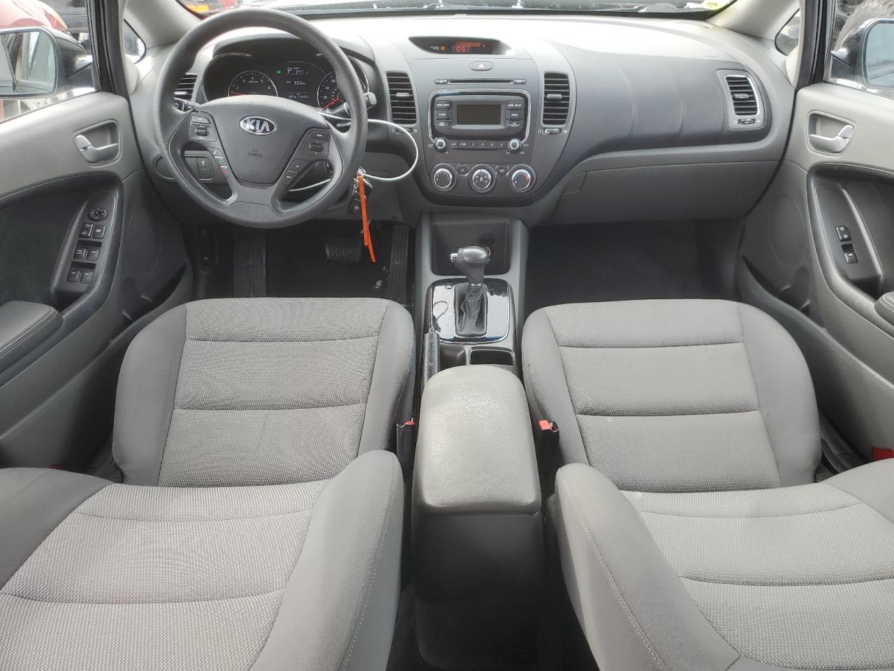2017 Kia Forte - Image 8