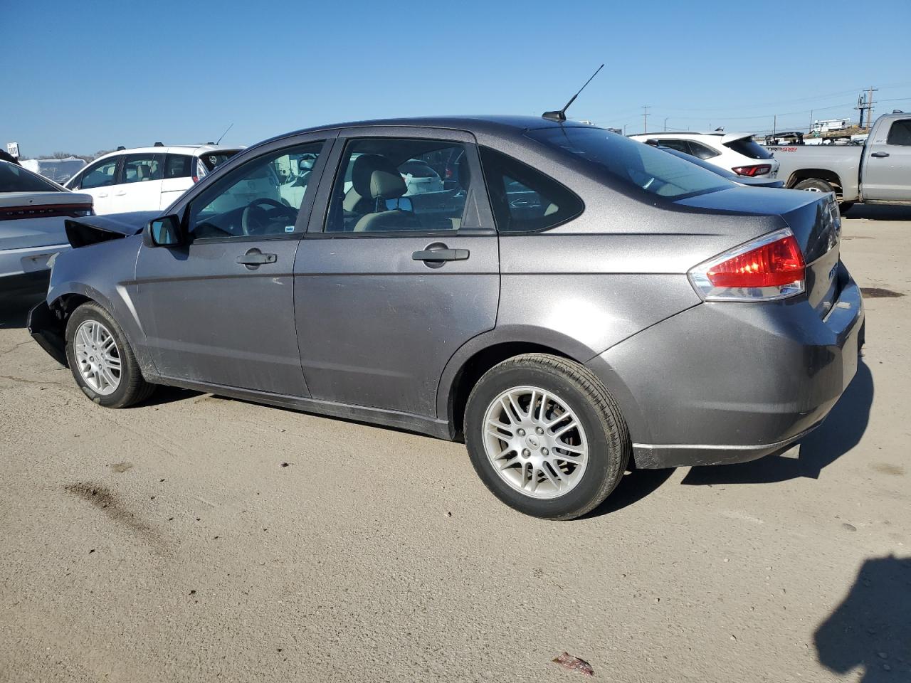 2010 Ford Focus - Image 2