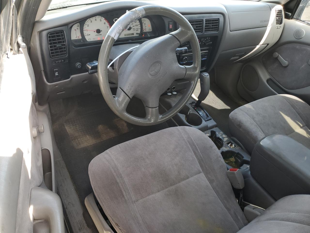 2002 Toyota Tacoma - Image 8