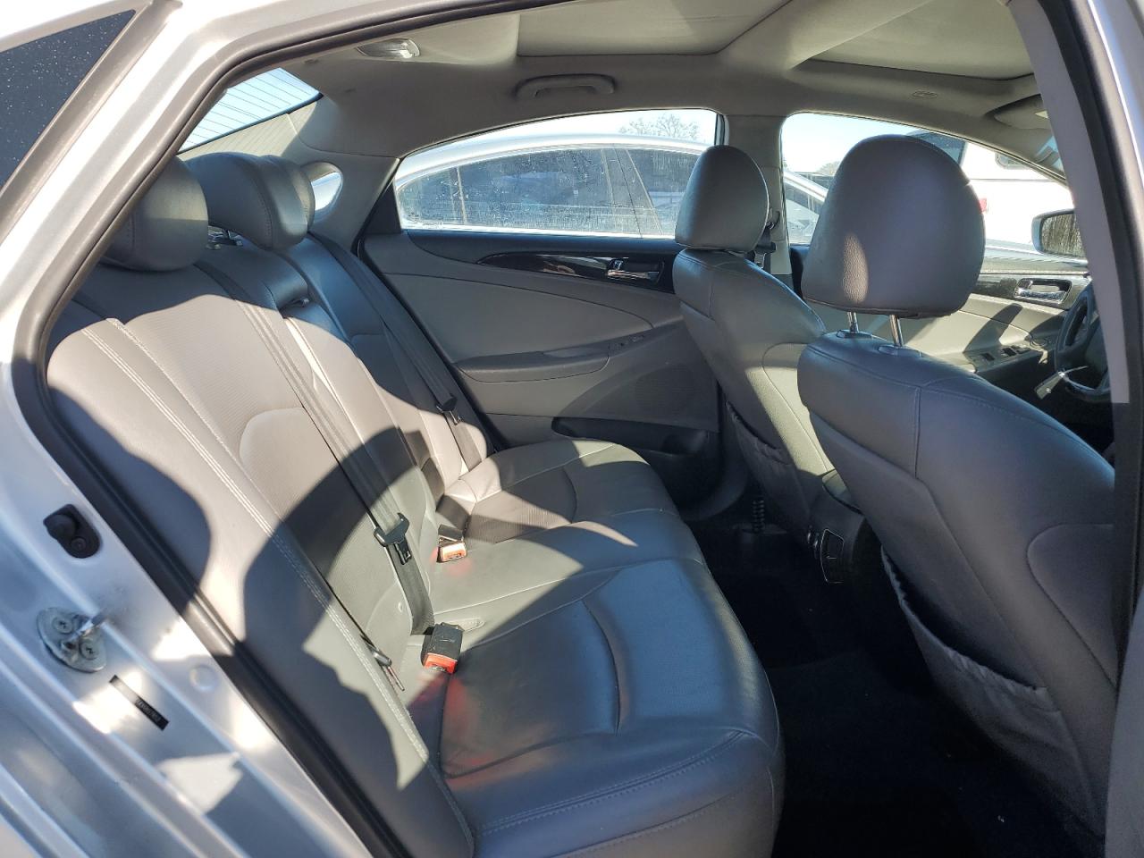 2013 Hyundai Sonata - Image 10