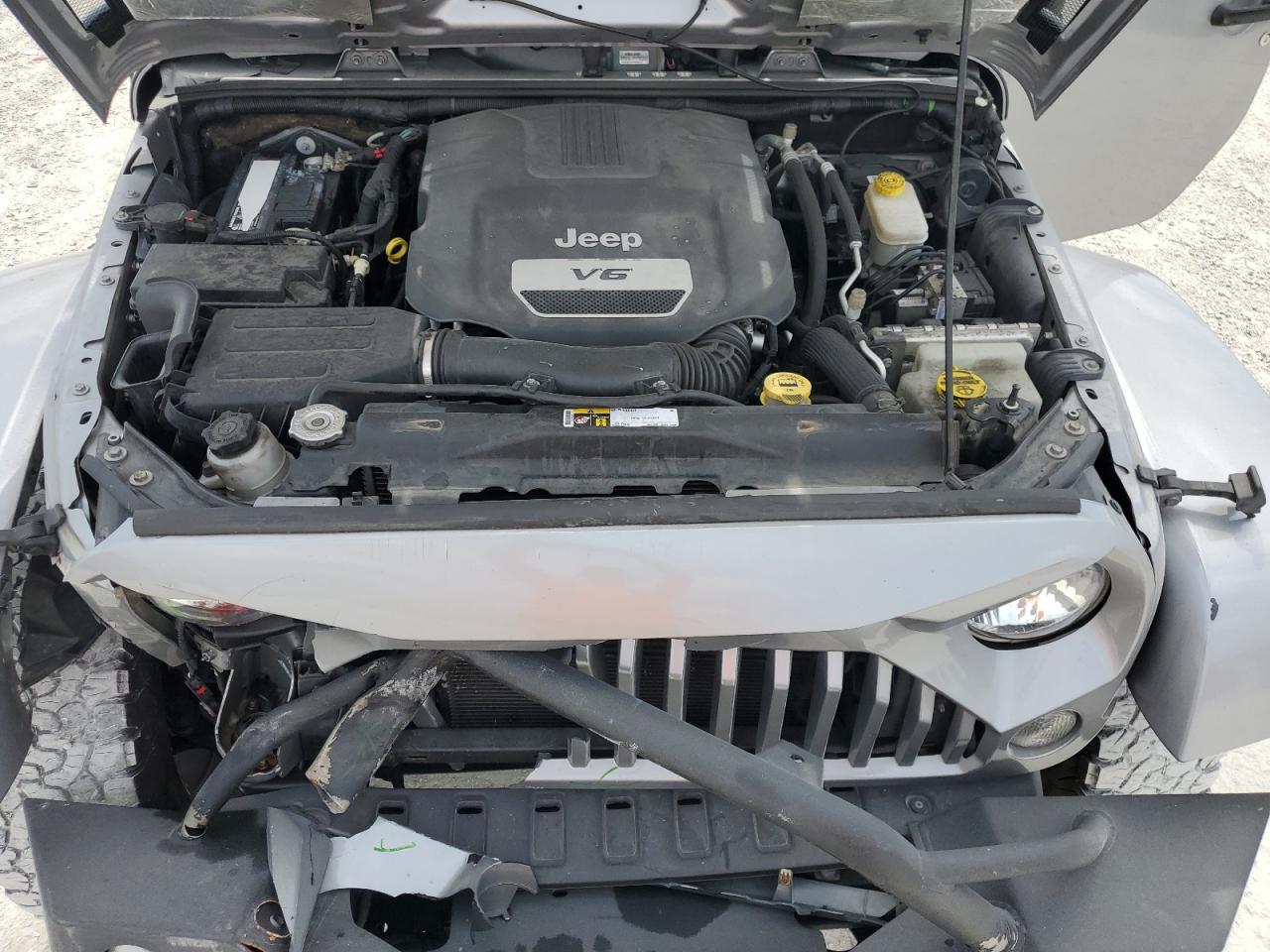 2016 Jeep Wrangler - Image 11