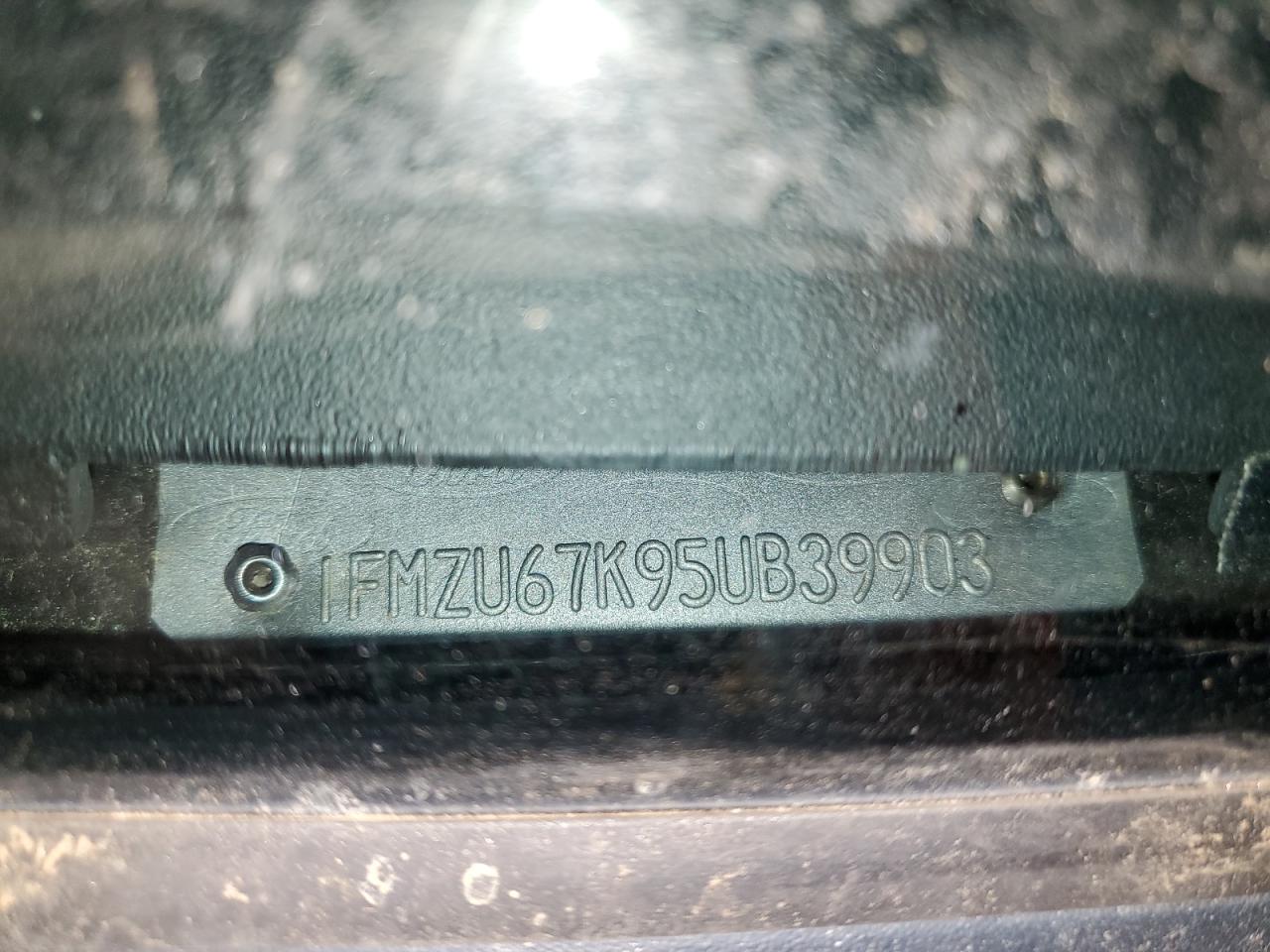 2005 Ford Explorer - Image 14