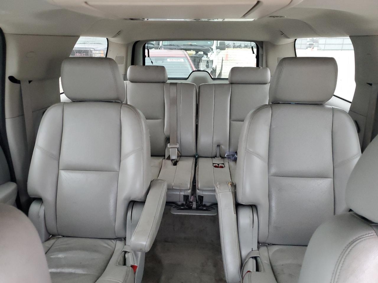 2011 Chevrolet Suburban - Image 10