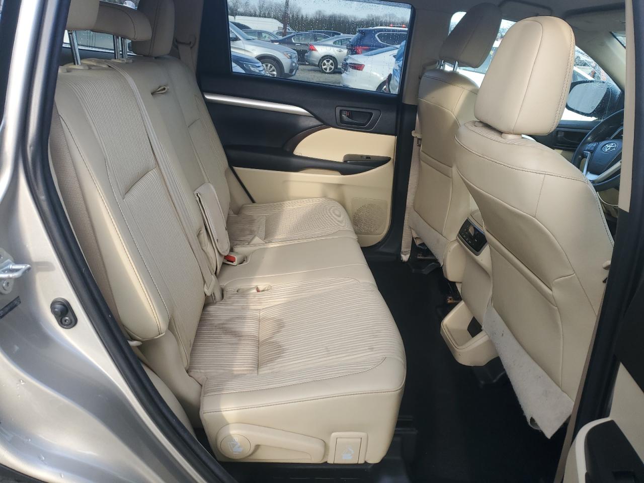 2014 Toyota Highlander - Image 11