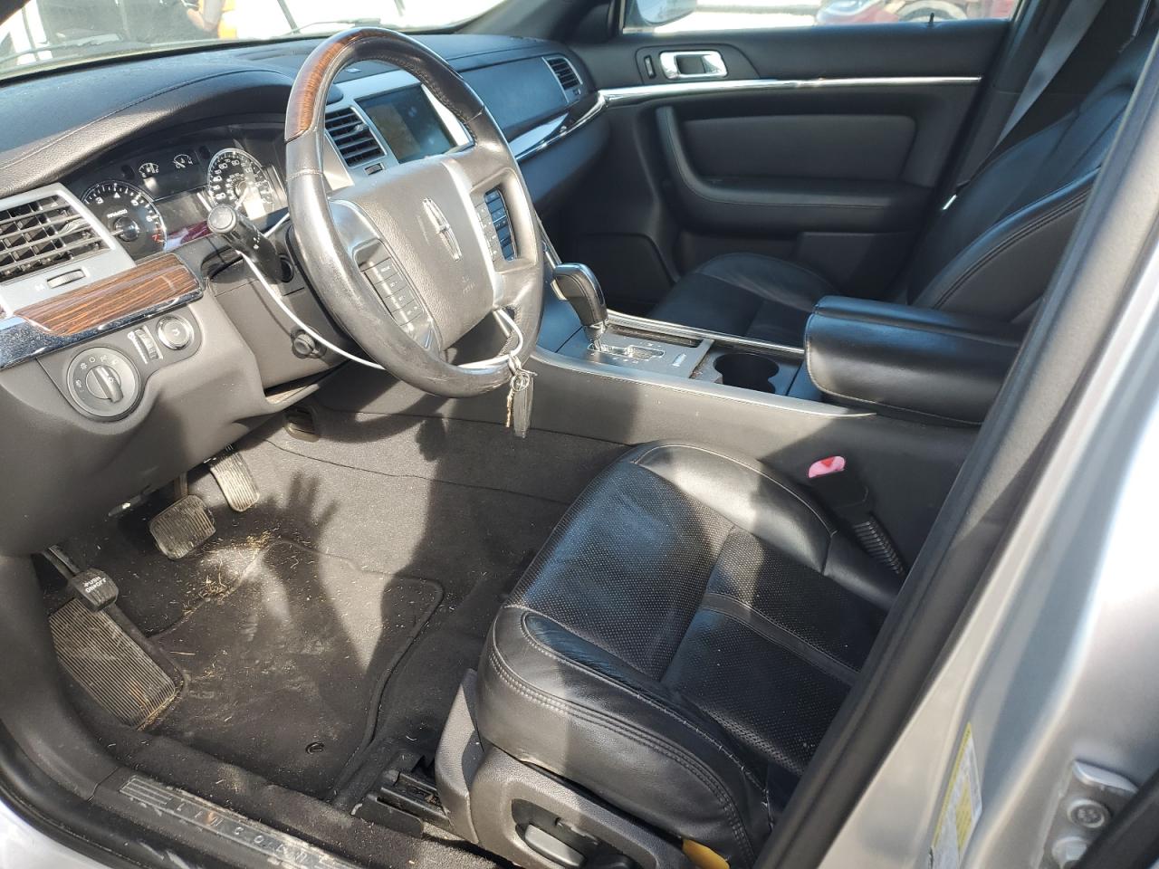 2009 Lincoln MKS - Image 7