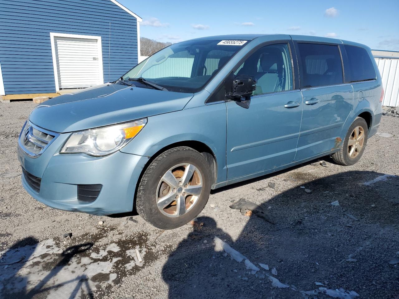 2010 Volkswagen Routan - Image 1