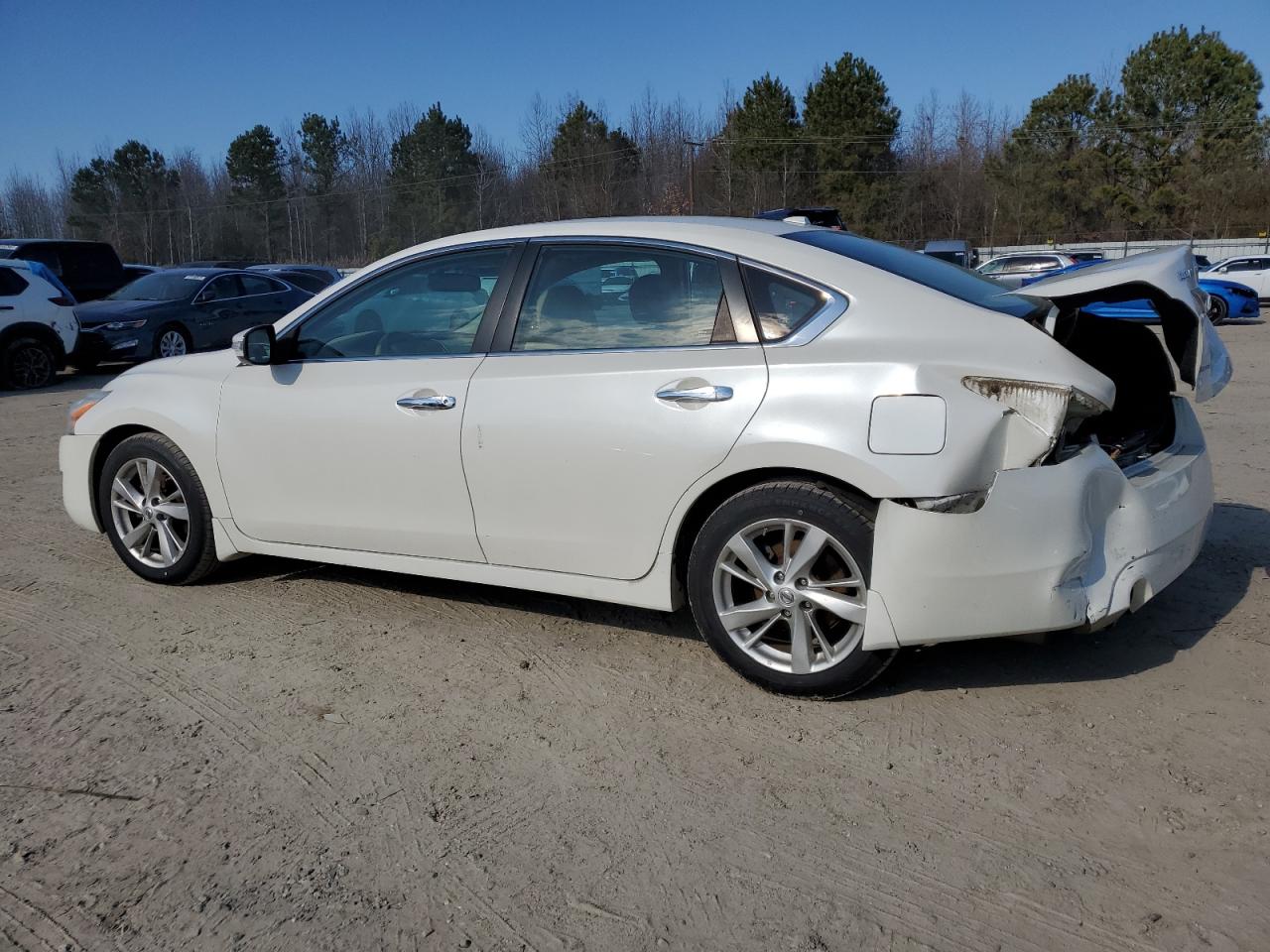 2015 Nissan Altima - Image 2