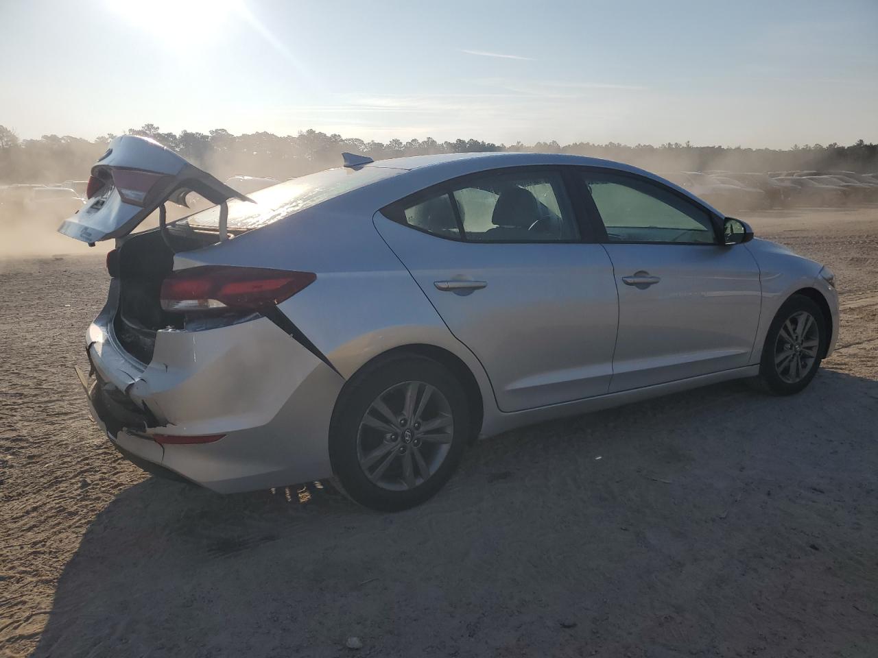 2017 Hyundai Elantra - Image 3