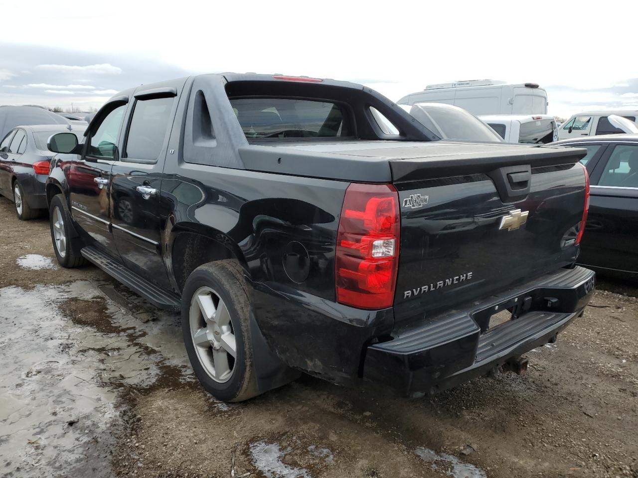 2008 Chevrolet Avalanche - Image 2