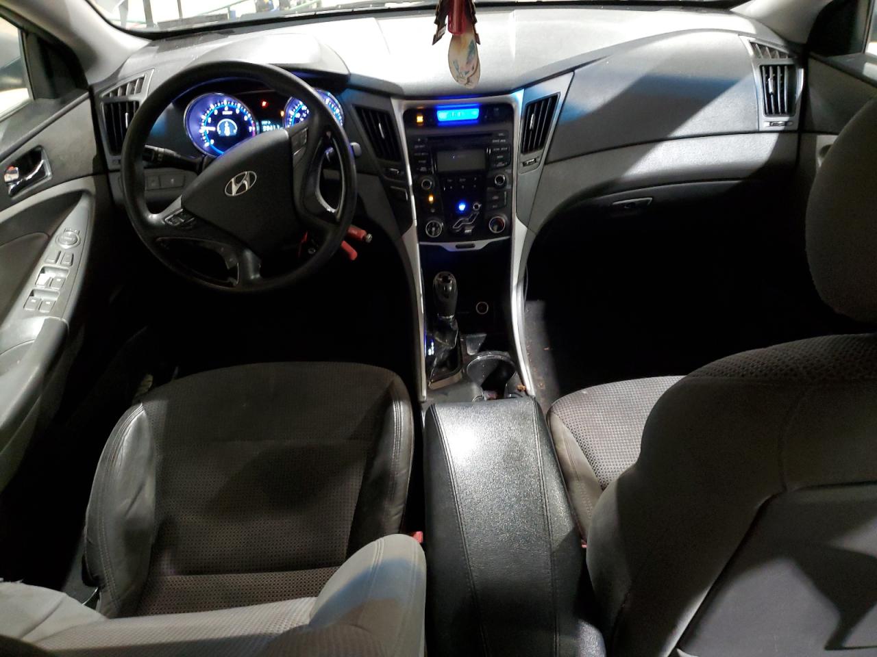 2012 Hyundai Sonata - Image 8