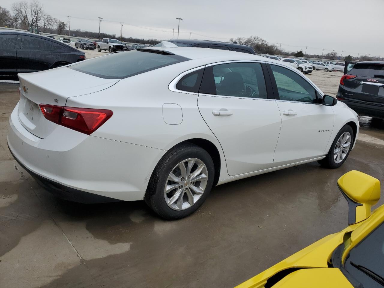 2023 Chevrolet Malibu - Image 3