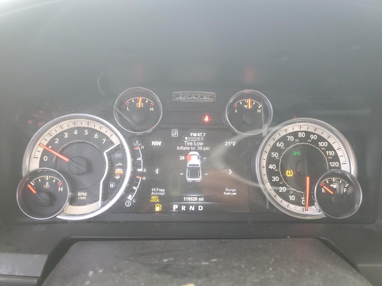 2015 RAM 1500 - Image 9