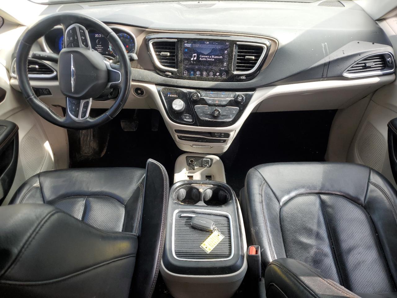 2017 Chrysler Pacifica - Image 8