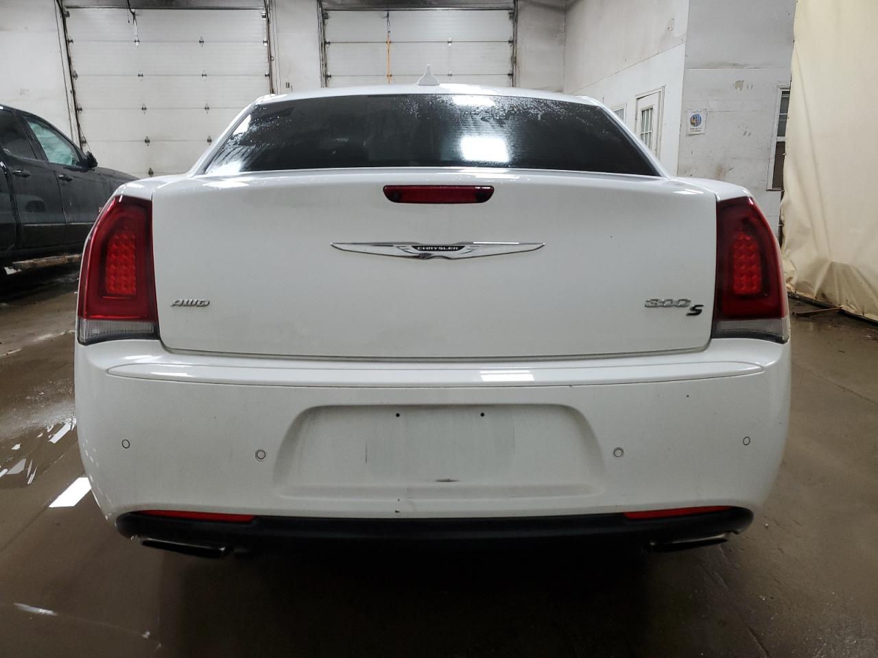 2017 Chrysler 300 - Image 6