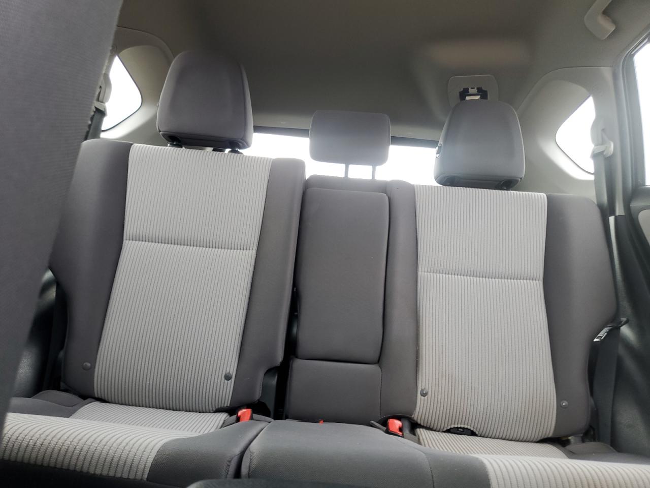 2015 Toyota RAV 4 - Image 10