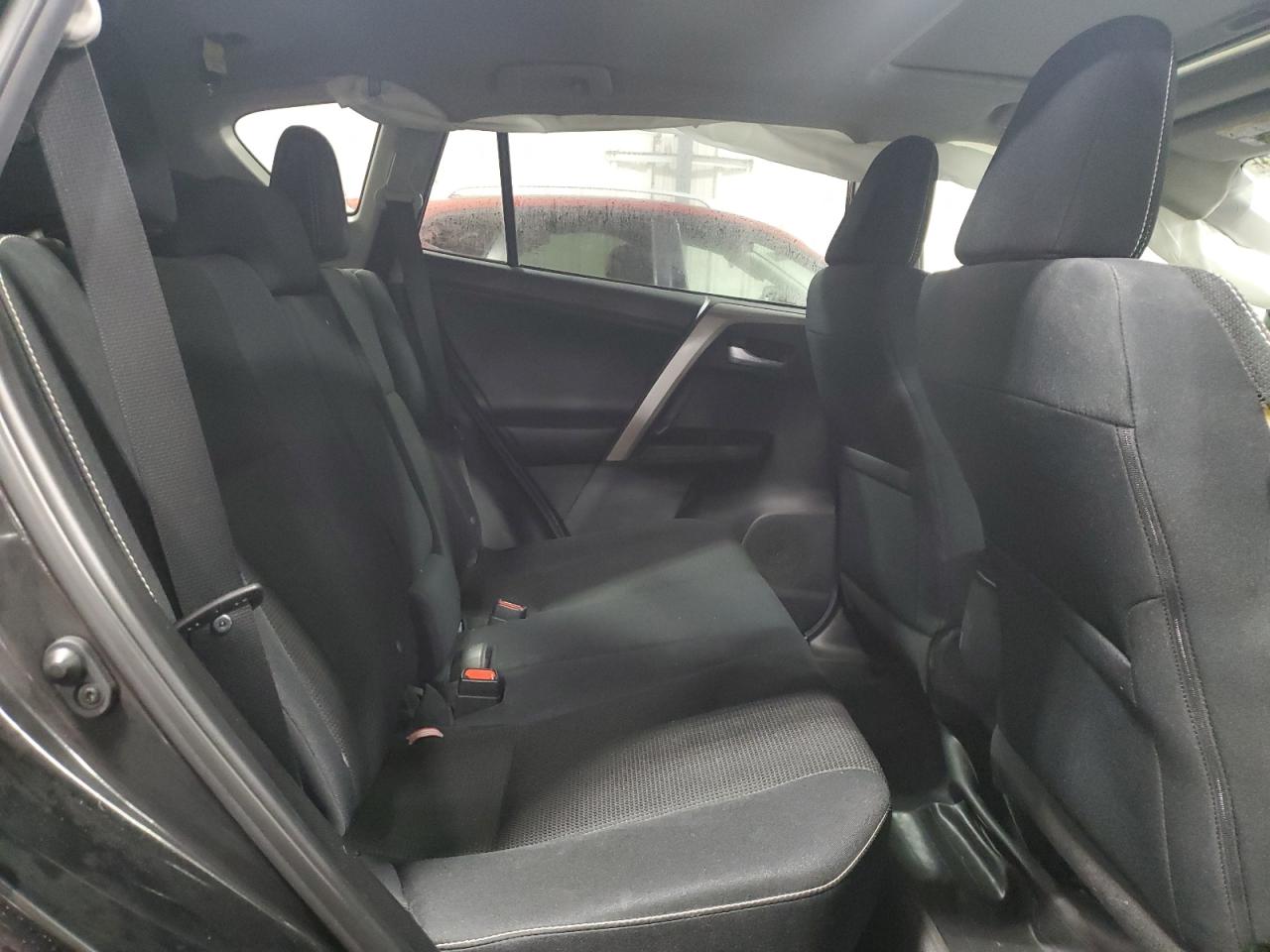 2018 Toyota RAV 4 - Image 11