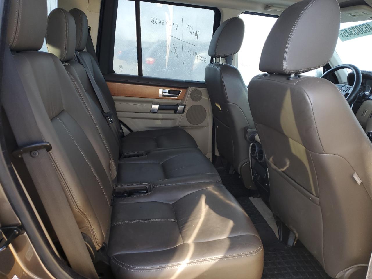 2013 Land Rover LR4 - Image 10