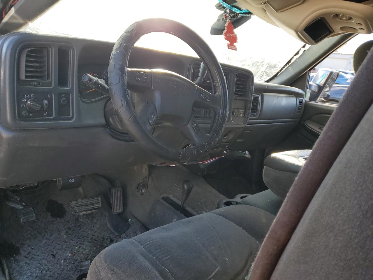 2004 Chevrolet Silverado - Image 8