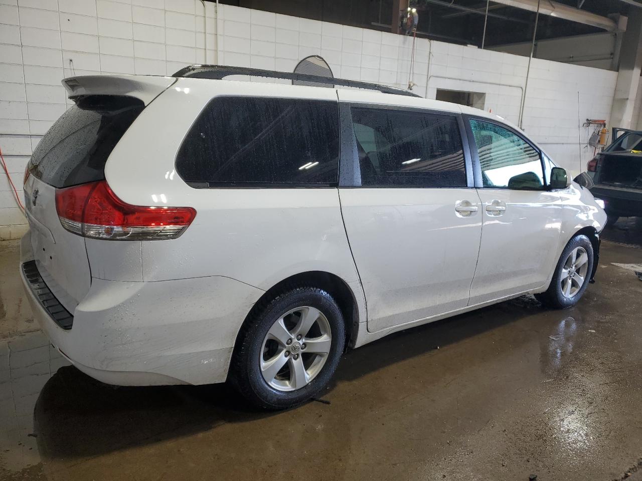 2011 Toyota Sienna - Image 3