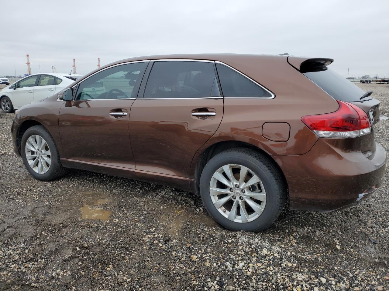 2013 Toyota Venza - Image 2