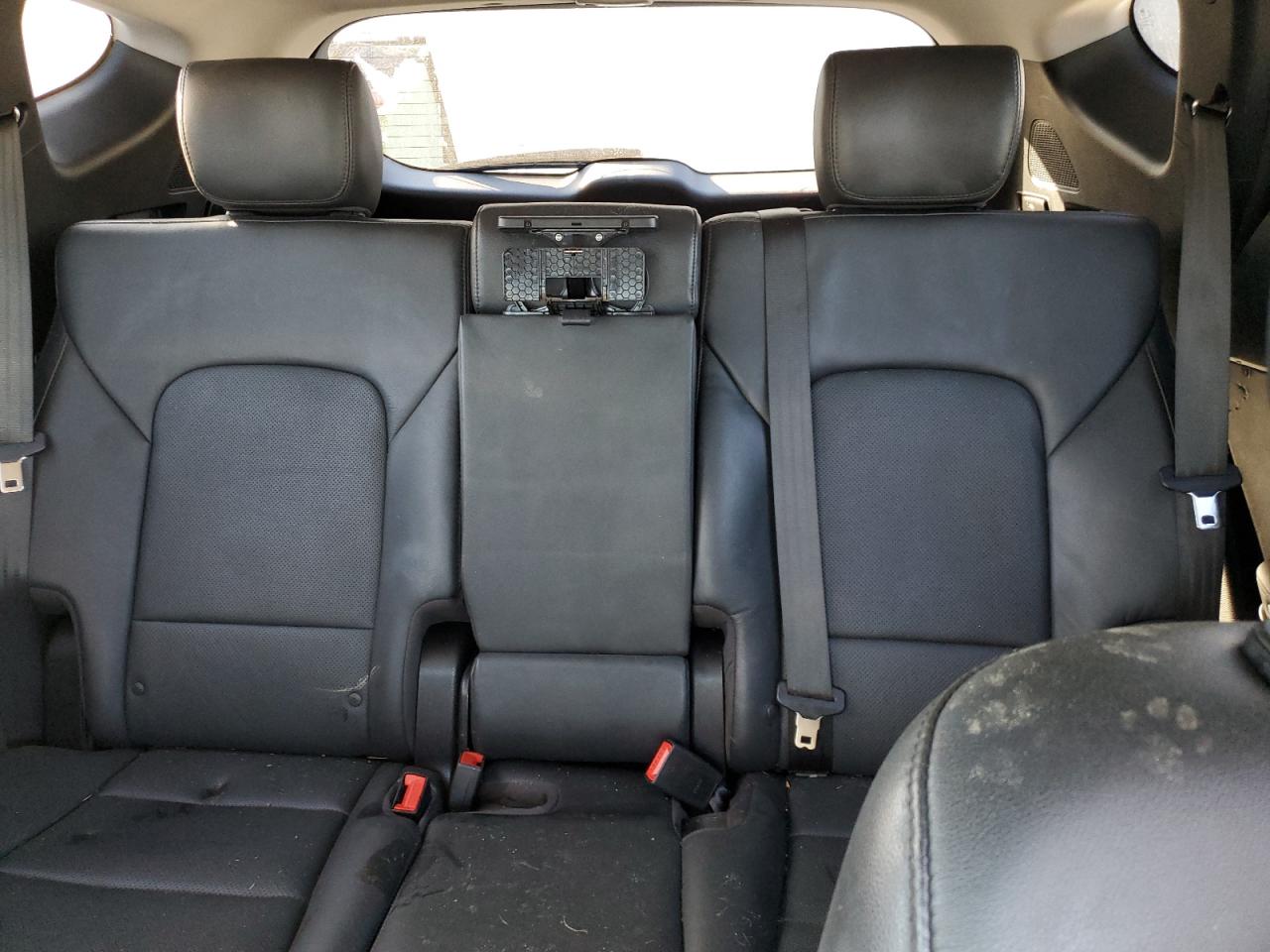 2018 Hyundai Santa Fe - Image 10
