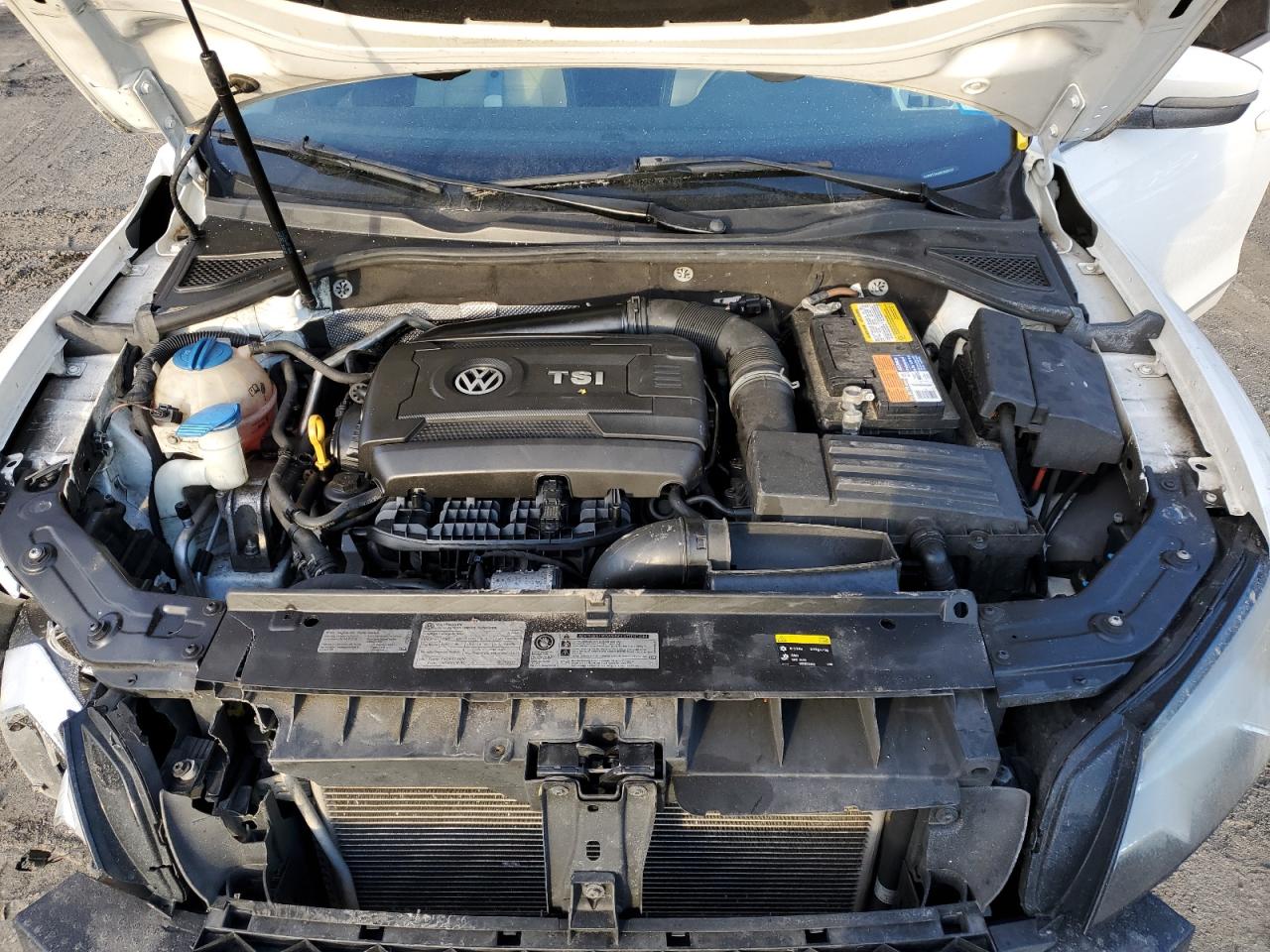 2015 Volkswagen Passat - Image 11