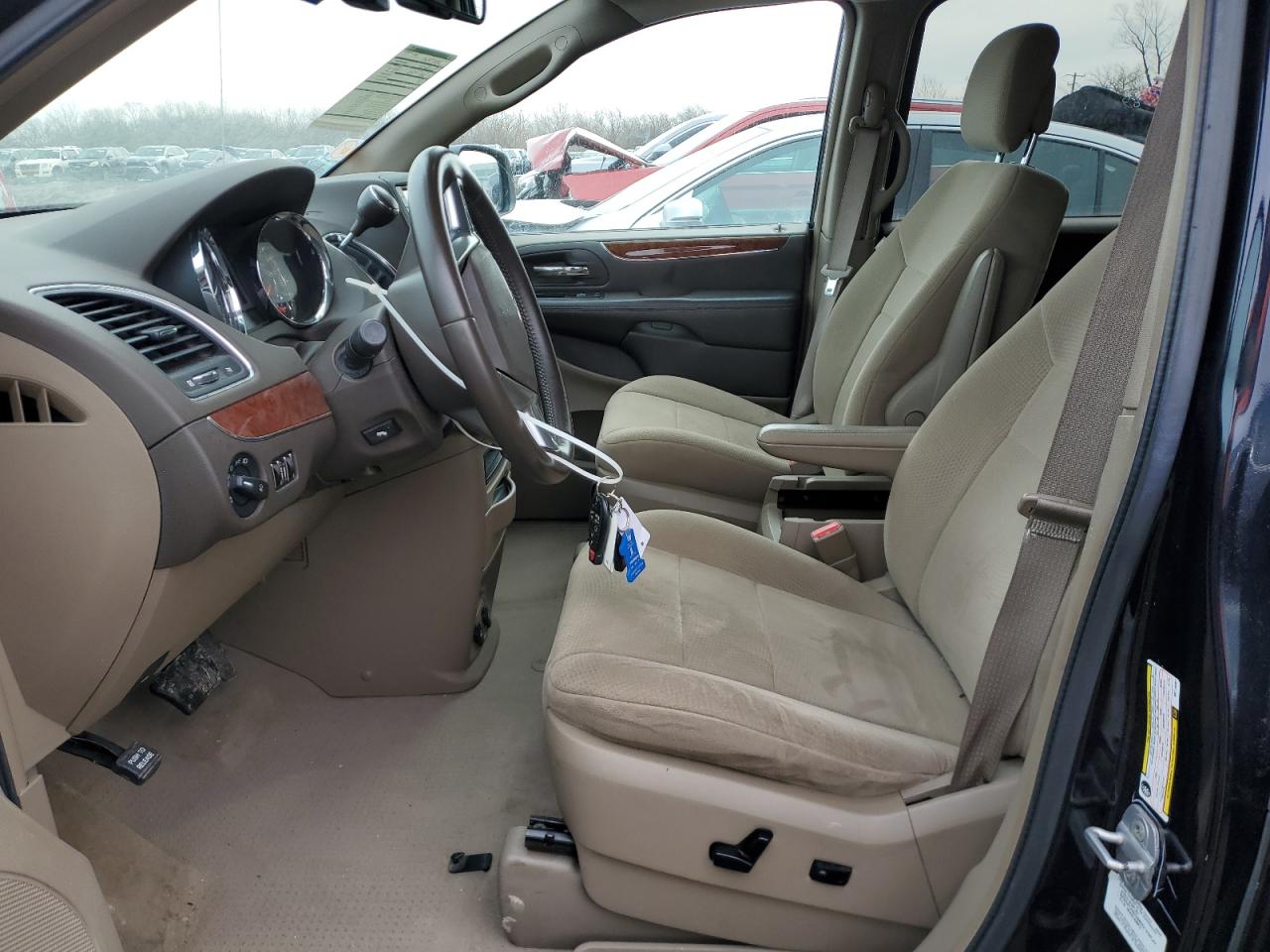 2011 Chrysler Town & Country - Image 7