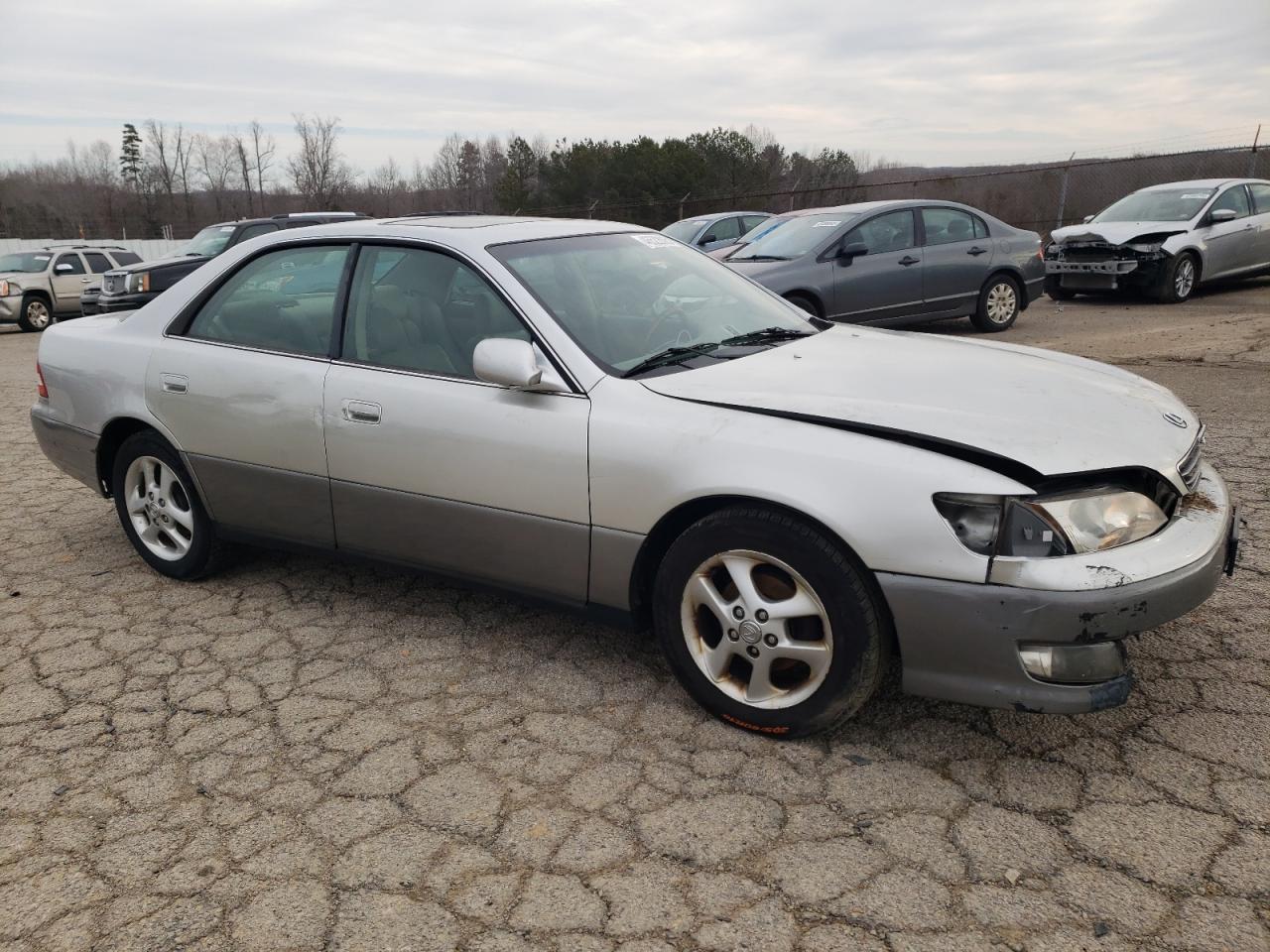 2001 Lexus ES - Image 4