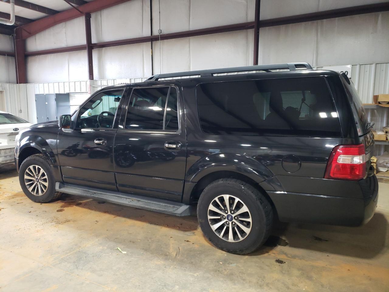 2015 Ford Expedition - Image 2