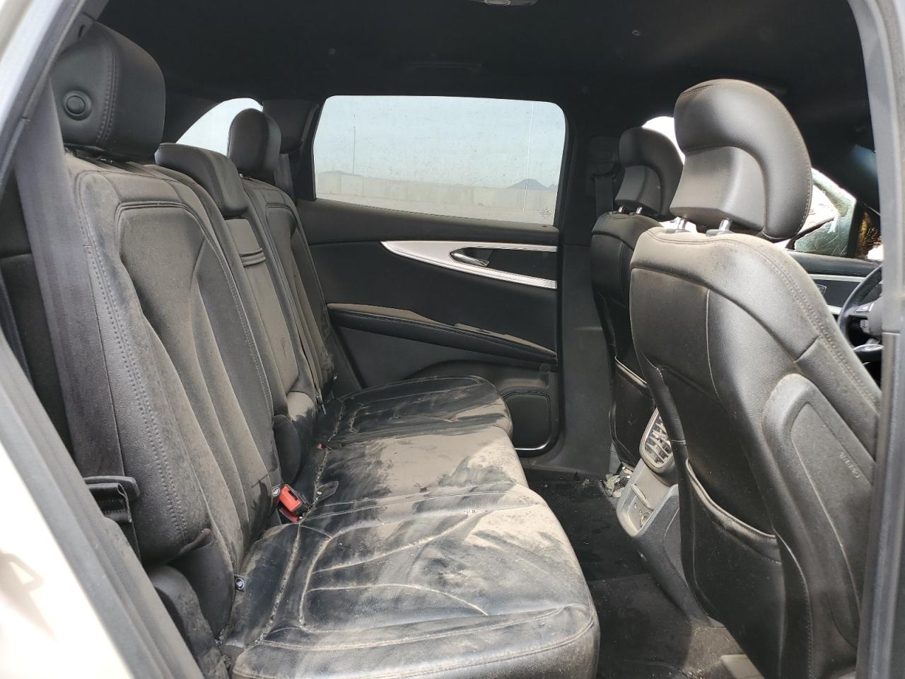 2017 Lincoln MKX - Image 11