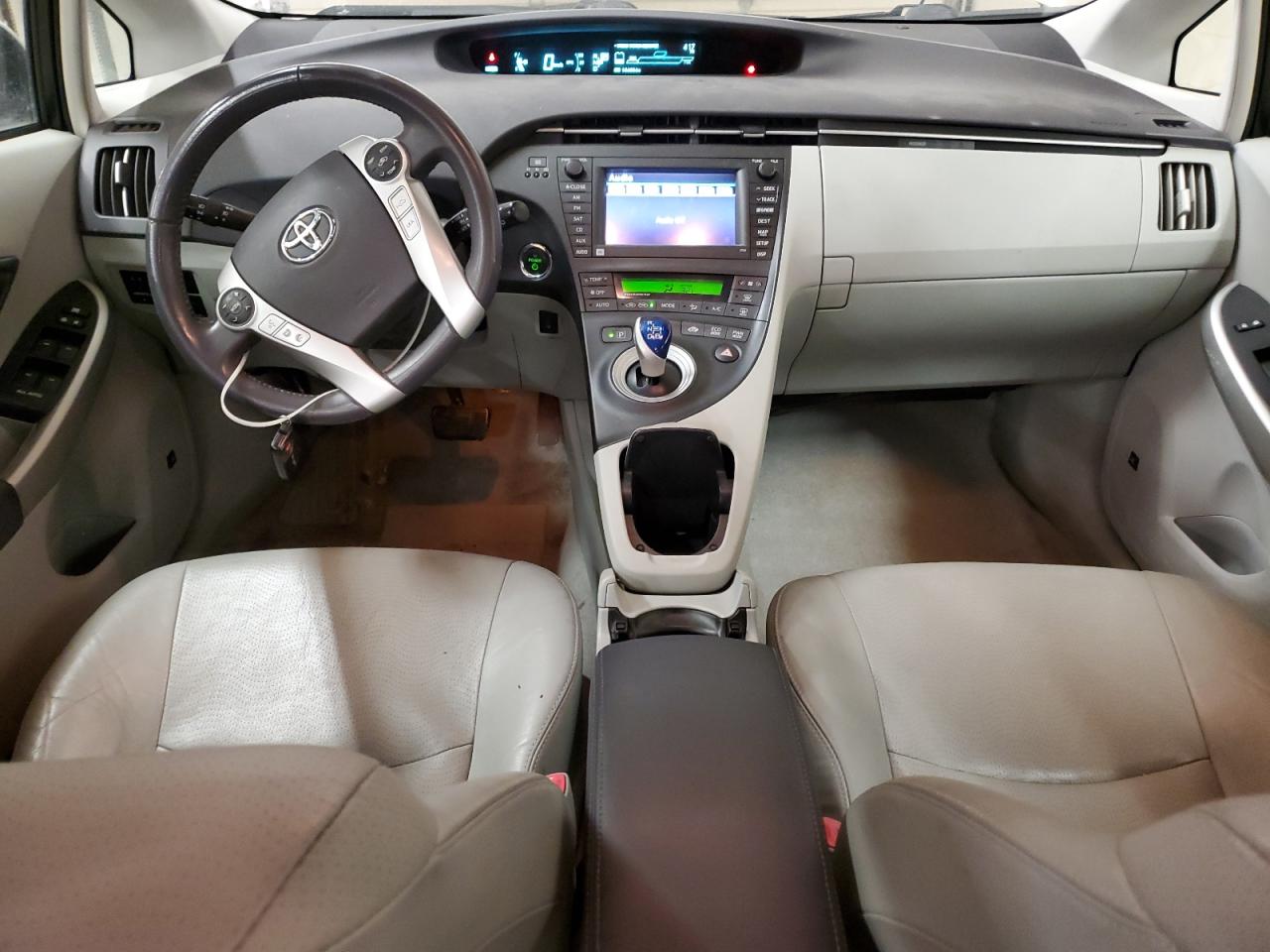 2010 Toyota Prius - Image 8