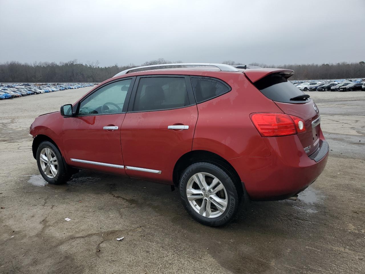 2015 Nissan Rogue - Image 2