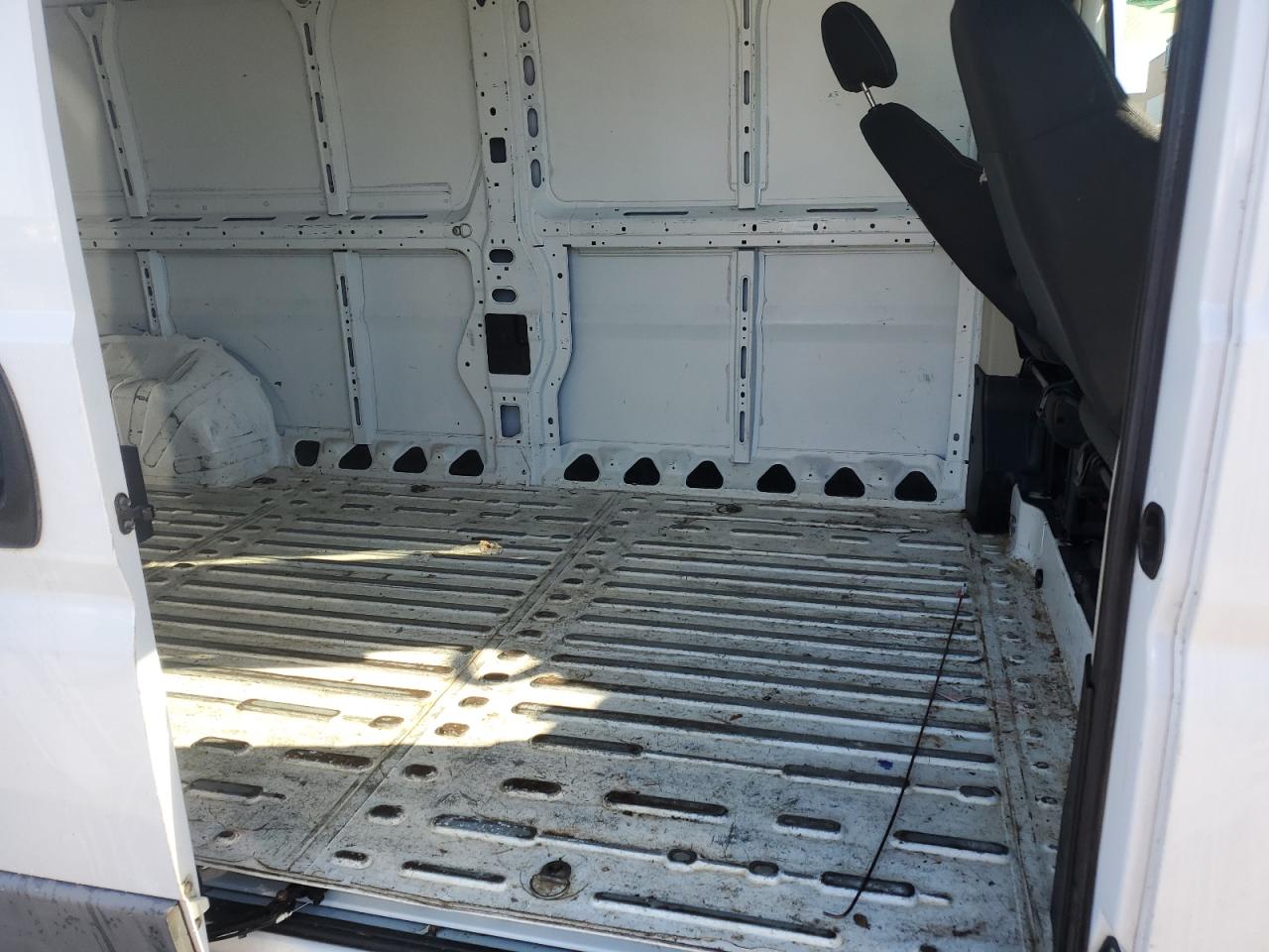 2018 Ram Promaster 2500 2500 High VIN: 3C6TRVDG0JE105628 Lot: 45993575