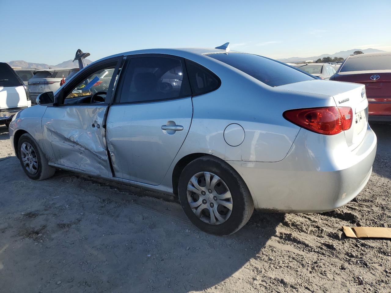 2009 Hyundai Elantra - Image 2