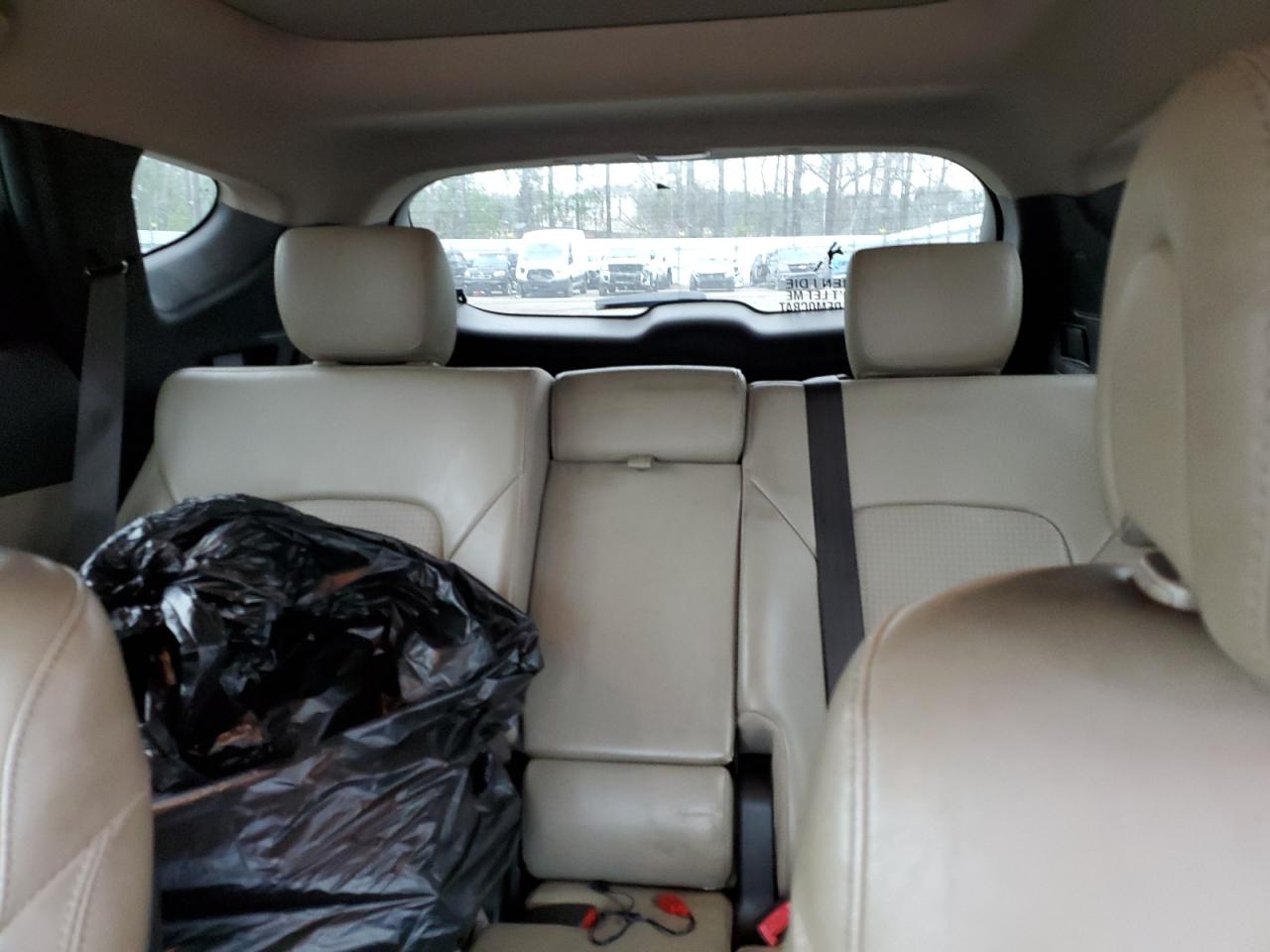 2014 Hyundai Santa Fe - Image 10
